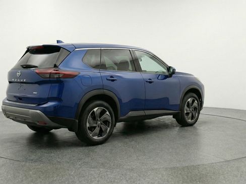 Used 2025 Nissan Rogue SV AWD/4WD image 9