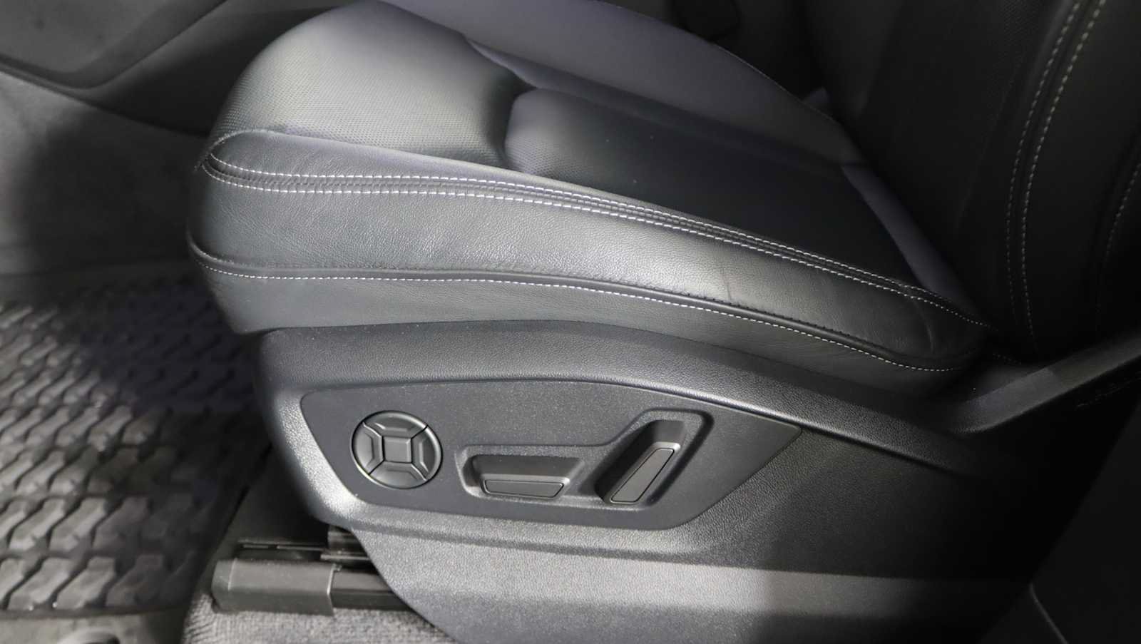 Used 2023 Audi Q8 Premium Plus AWD/4WD image 20
