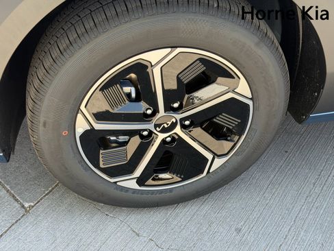 New 2026 Kia Niro EX FWD image 8