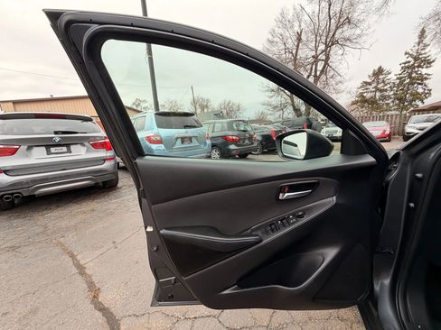 Used 2017 Toyota Yaris iA image 11