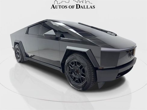 Used 2024 Tesla Cybertruck AWD Crew Cab image 2