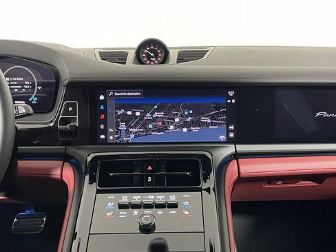Used 2025 Porsche Panamera image 19
