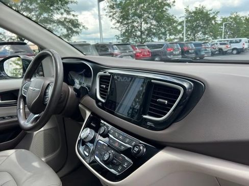 Used 2020 Chrysler Pacifica Touring-L Plus w/ Tire & Wheel Group FWD image 39
