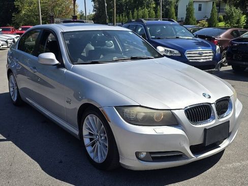 Used 2011 BMW 335i xDrive Sedan AWD/4WD image 3