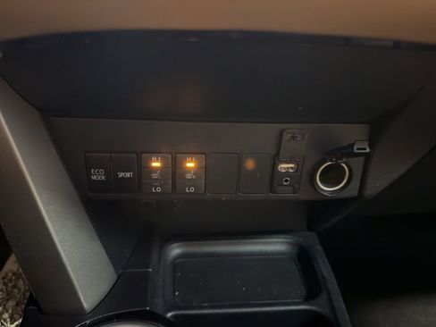 Used 2017 Toyota RAV4 Limited image 14