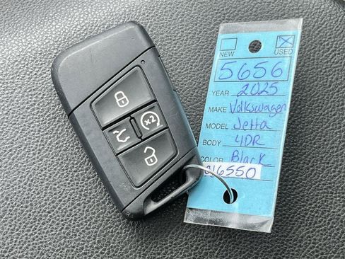 Used 2025 Volkswagen Jetta SE FWD image 28