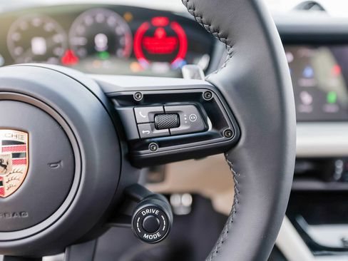 New 2025 Porsche Cayenne S image 16