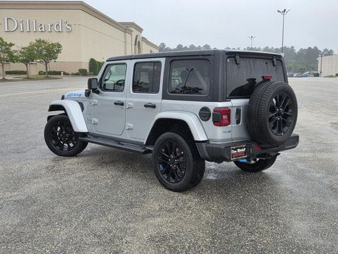 Used 2023 Jeep Wrangler Unlimited Sahara AWD/4WD image 4