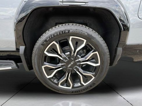 New 2024 GMC Sierra EV Denali image 42