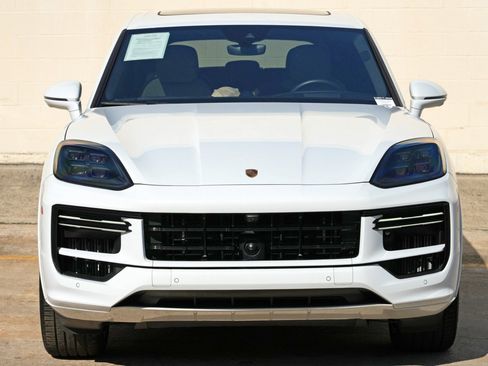 Used 2024 Porsche Cayenne Turbo AWD/4WD image 56