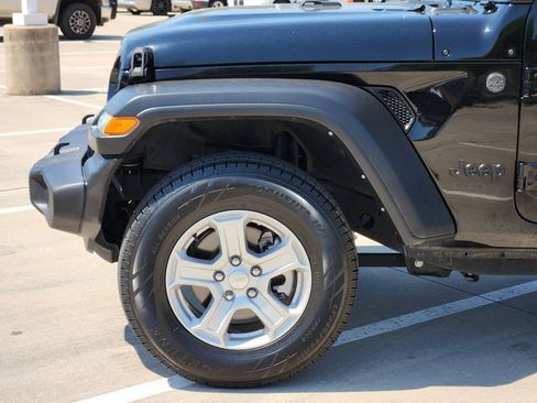 Used 2022 Jeep Wrangler Sport AWD/4WD image 8