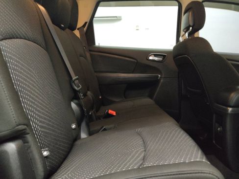 Used 2020 Dodge Journey SE w/ SE Popular Equipment Group FWD image 19