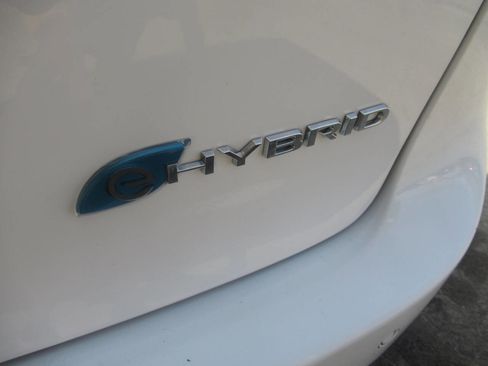 Used 2021 Chrysler Pacifica Touring-L FWD image 11
