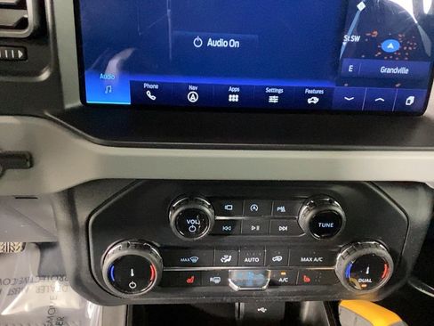 Used 2022 Ford Bronco Badlands image 25