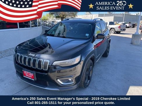 Used 2019 Jeep Cherokee Limited w/ Luxury Group FWD image 2