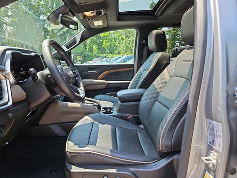 Used 2024 GMC Canyon Denali AWD/4WD image 13