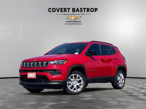 Used 2024 Jeep Compass Latitude image 1
