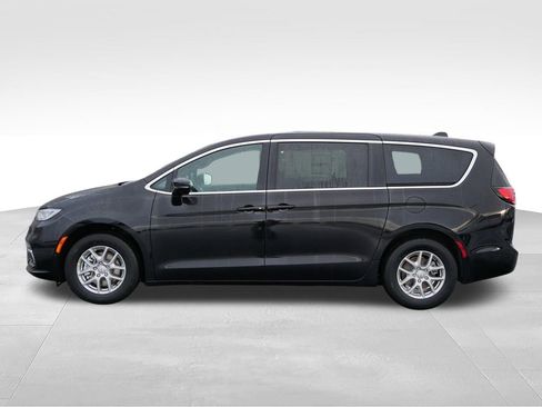 New 2026 Chrysler Pacifica Select FWD image 3
