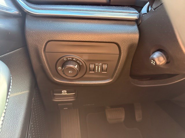 Used 2023 Jeep Grand Cherokee L Overland AWD/4WD image 21