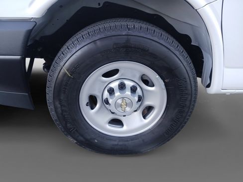 New 2025 Chevrolet Express 3500 Extended image 34