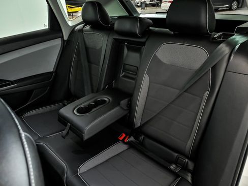 Used 2023 Volkswagen Taos SE w/ Panoramic Sunroof Package image 15