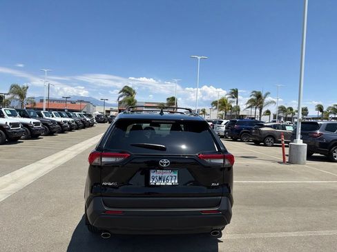 Used 2025 Toyota RAV4 XLE FWD image 7