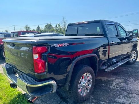 Used 2022 Chevrolet Silverado 2500 LT w/ Convenience Package AWD/4WD image 3