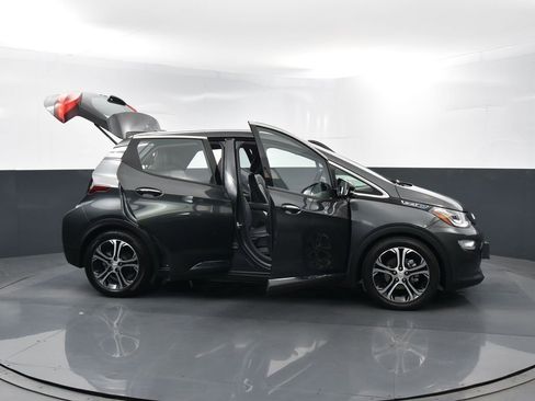 Used 2017 Chevrolet Bolt Premier w/ Driver Confidence II Package image 39