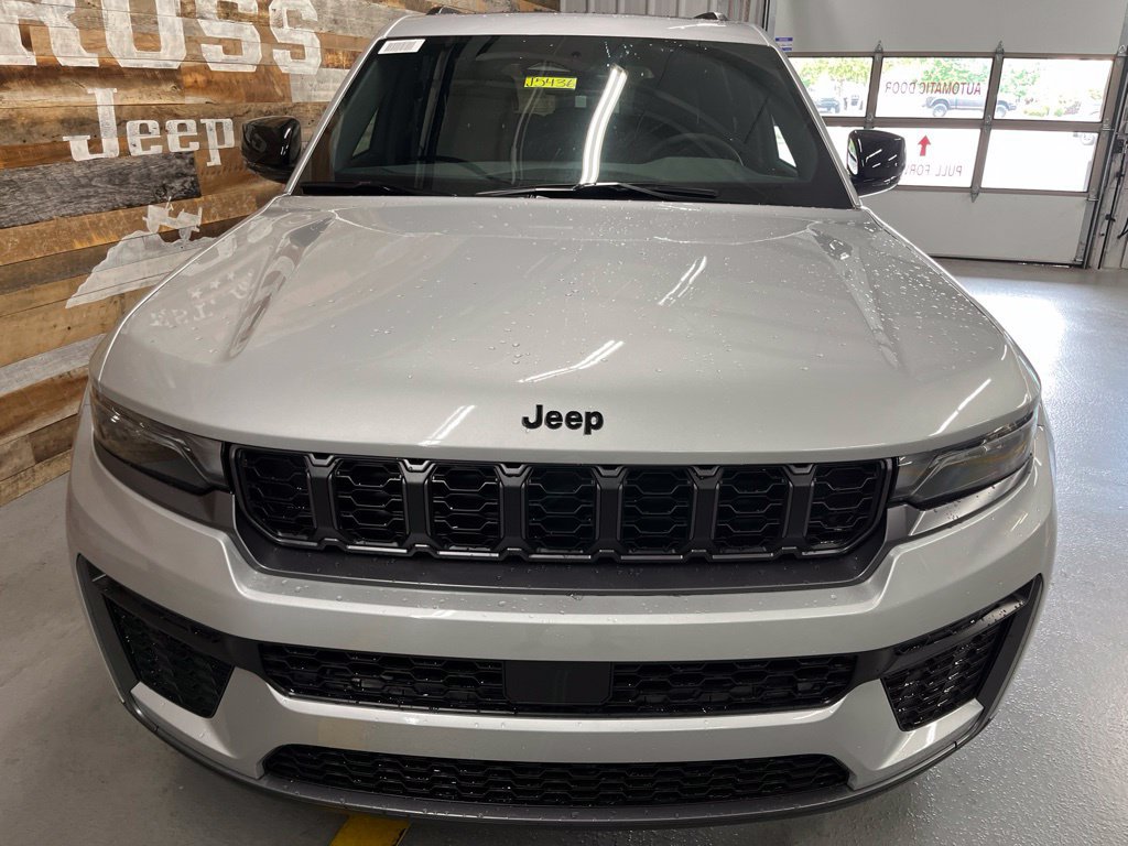 New 2026 Jeep Grand Cherokee Altitude AWD/4WD image 8