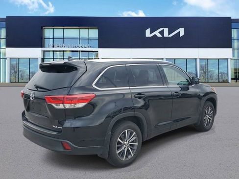 Used 2018 Toyota Highlander XLE image 4