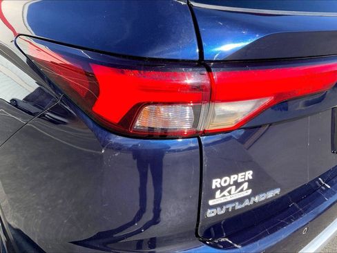 Used 2022 Mitsubishi Outlander SE image 25