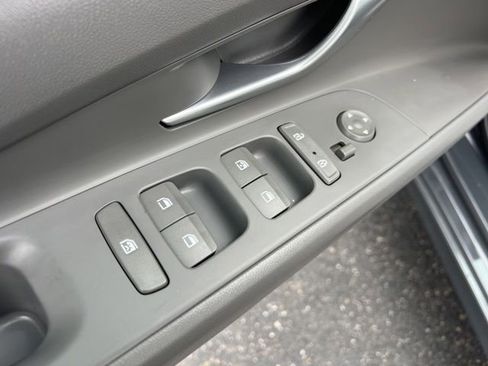 Used 2023 Hyundai Elantra SEL image 25