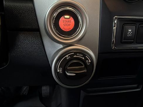 Used 2017 Nissan Titan SV image 17