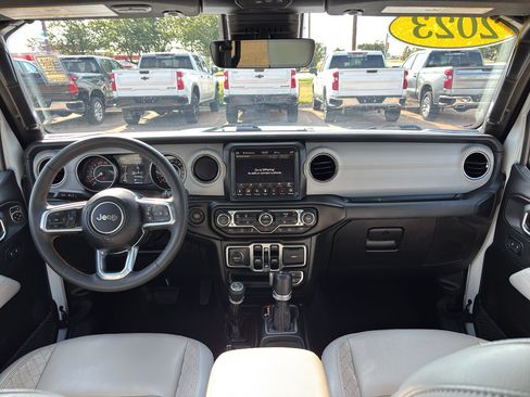 Used 2023 Jeep Wrangler Unlimited Sahara AWD/4WD image 10