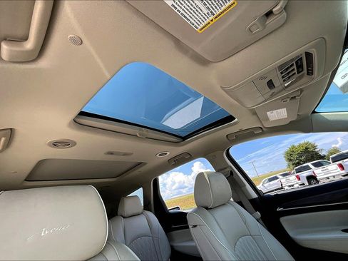 Used 2023 Buick Enclave Avenir image 17