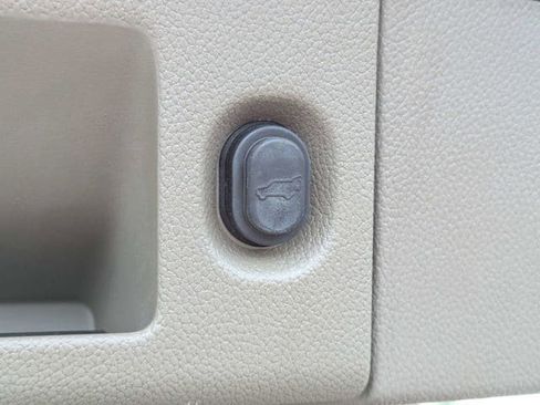 Used 2019 Chevrolet Suburban LT RWD image 14