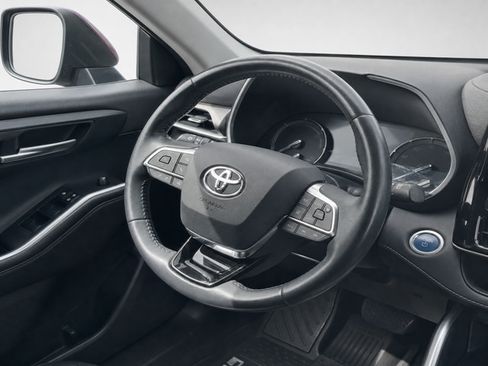 Used 2020 Toyota Highlander XLE AWD/4WD image 18