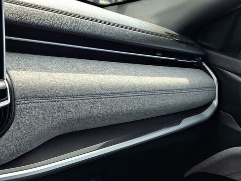 Used 2023 Jeep Compass Latitude image 27