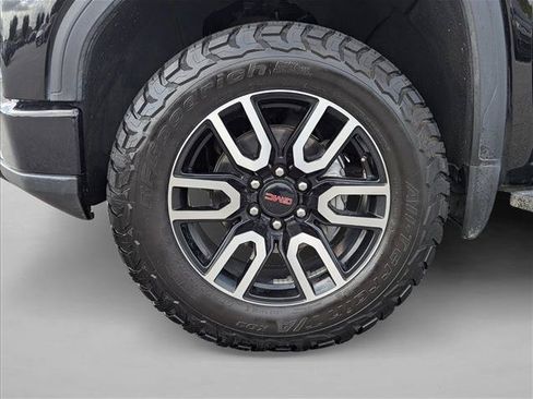Used 2023 GMC Sierra 1500 AT4 w/ AT4 Premium Package AWD/4WD image 9
