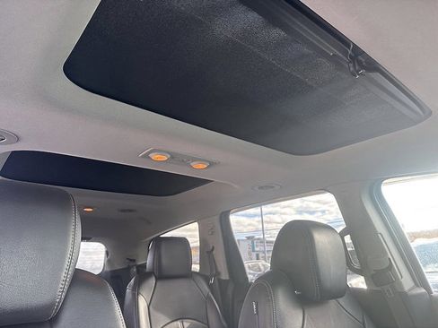 Used 2017 Chevrolet Traverse LT image 15