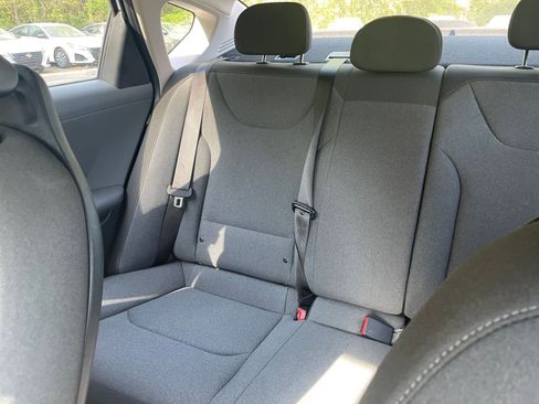 Used 2025 Kia K4 LXS image 38