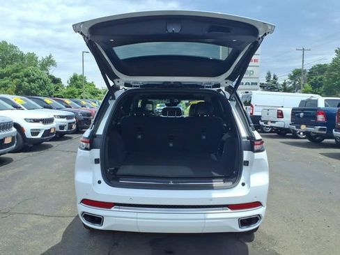 Used 2023 Jeep Grand Cherokee Summit AWD/4WD image 7