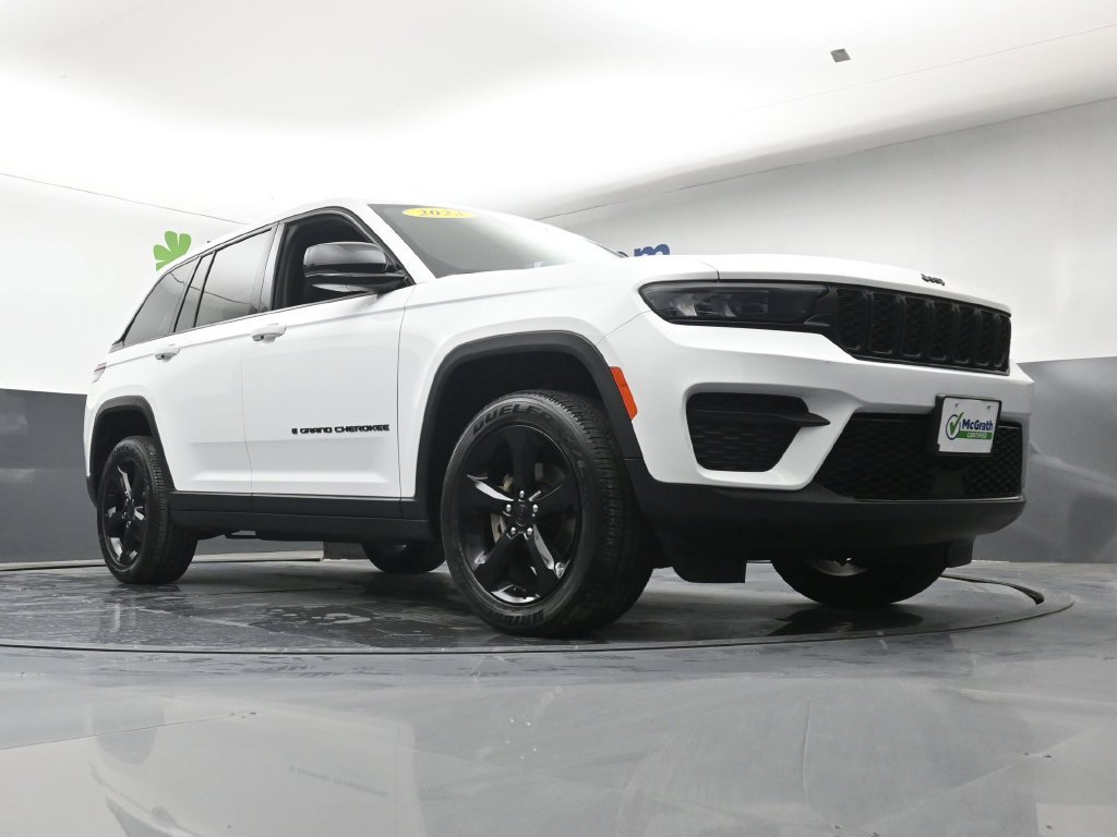 Used 2023 Jeep Grand Cherokee Altitude AWD/4WD image 26