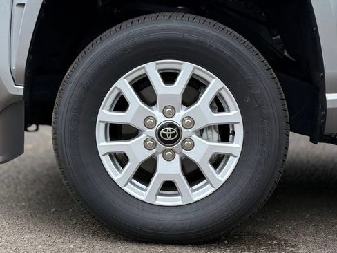 Certified 2025 Toyota Tacoma SR5 AWD/4WD image 9