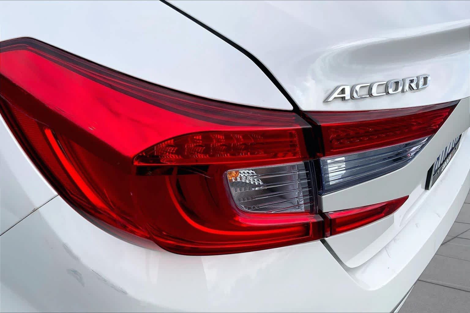 Used 2020 Honda Accord Touring image 28