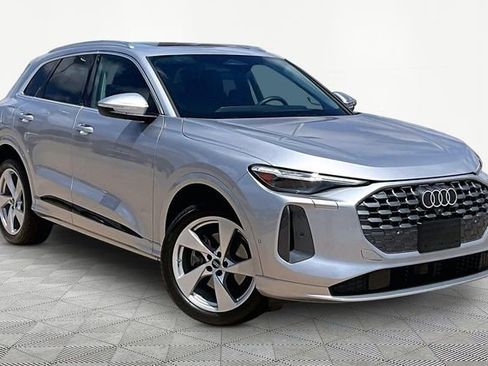 Used 2025 Audi Q5 Premium Plus w/ Premium Plus AWD/4WD image 11