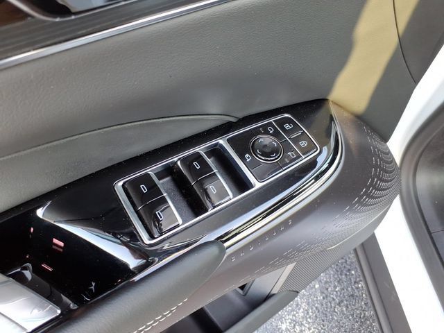 Certified 2025 Cadillac Lyriq Luxury AWD/4WD image 27
