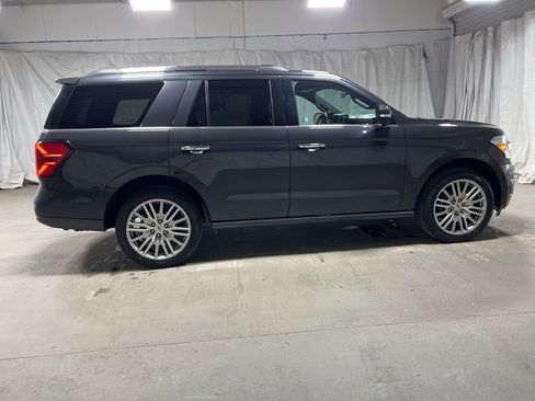Used 2024 Ford Expedition Limited image 8