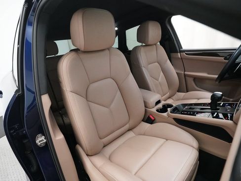 Certified 2024 Porsche Macan AWD/4WD image 21
