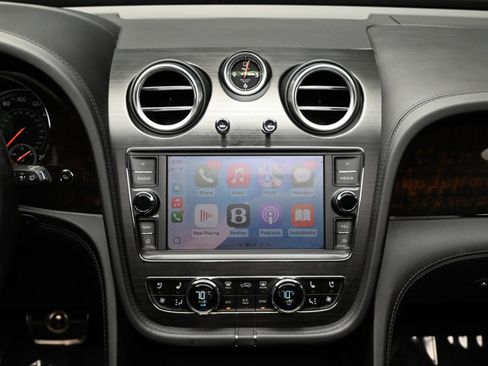 Used 2019 Bentley Bentayga image 90